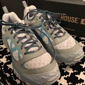 Under Armour brand new in box Ridge Scan Off Road Trail Sneakers Size 8